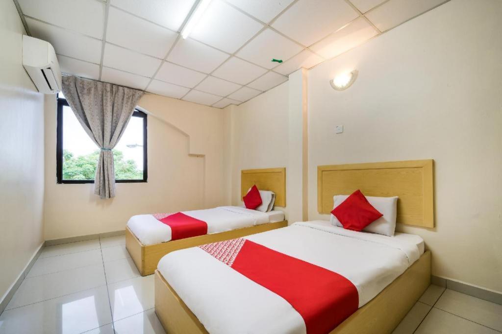 Oyo 301 River Inn Hotel Butterworth Esterno foto