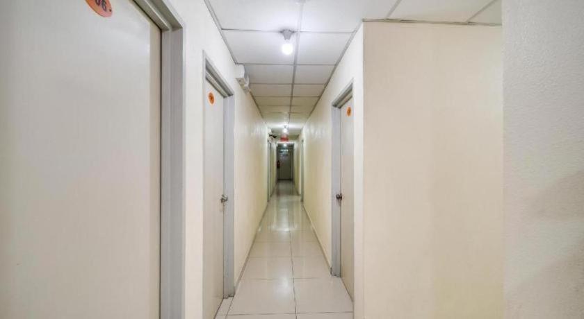 Oyo 301 River Inn Hotel Butterworth Esterno foto