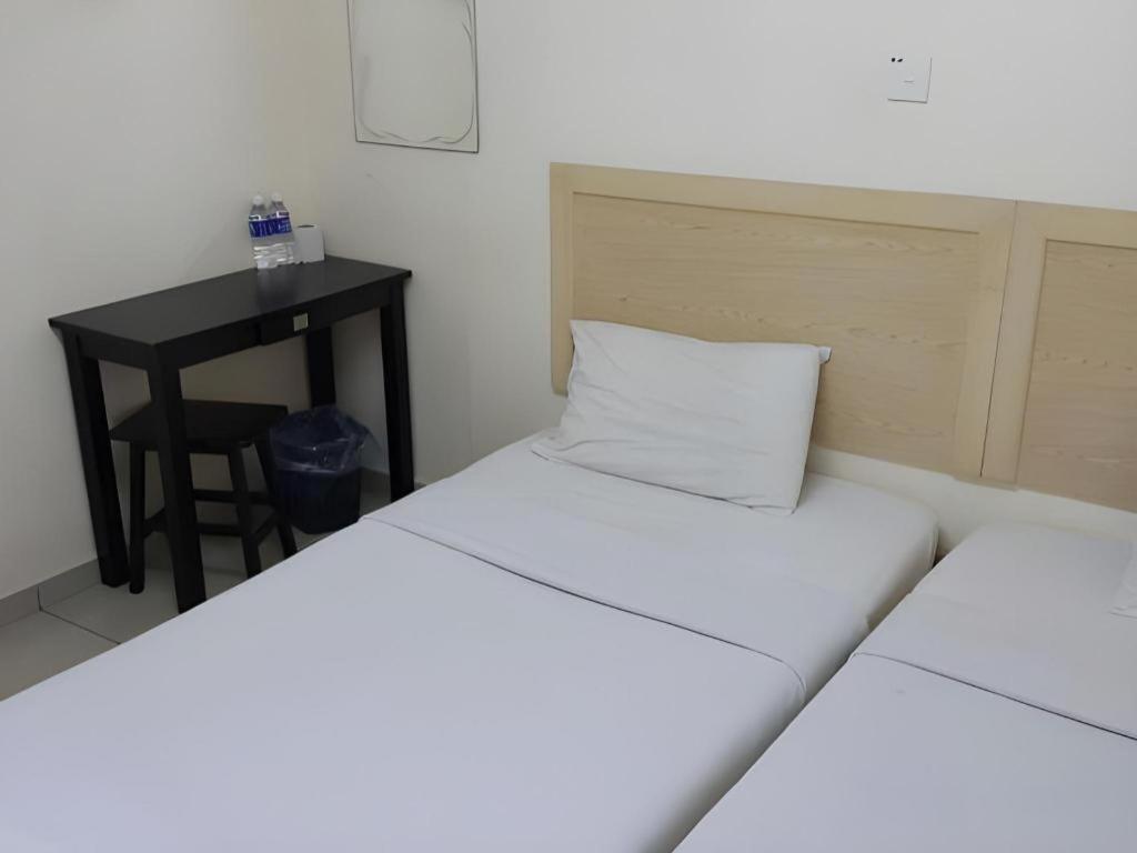 Oyo 301 River Inn Hotel Butterworth Esterno foto