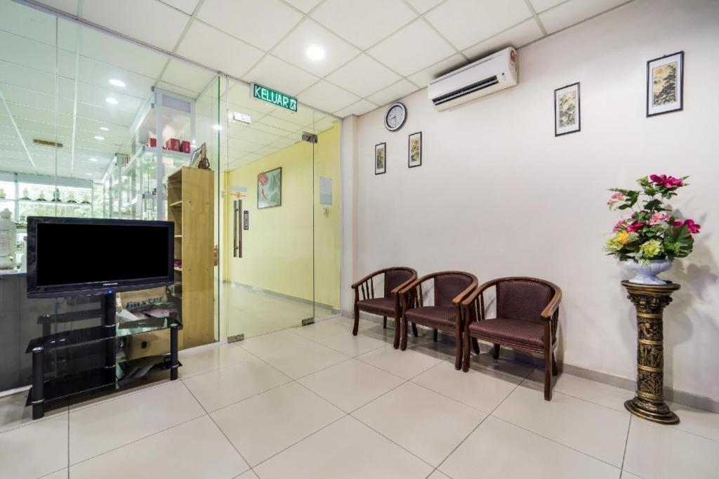 Oyo 301 River Inn Hotel Butterworth Esterno foto