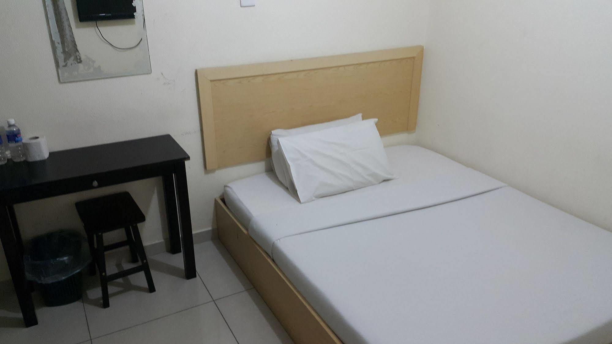 Oyo 301 River Inn Hotel Butterworth Esterno foto