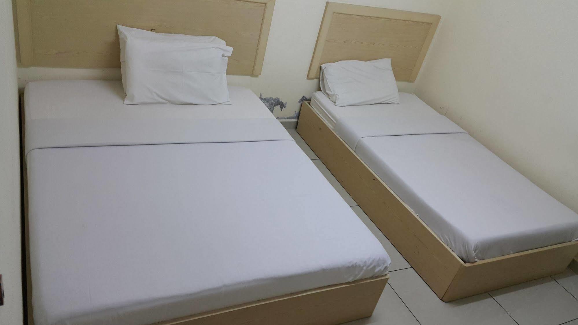 Oyo 301 River Inn Hotel Butterworth Esterno foto