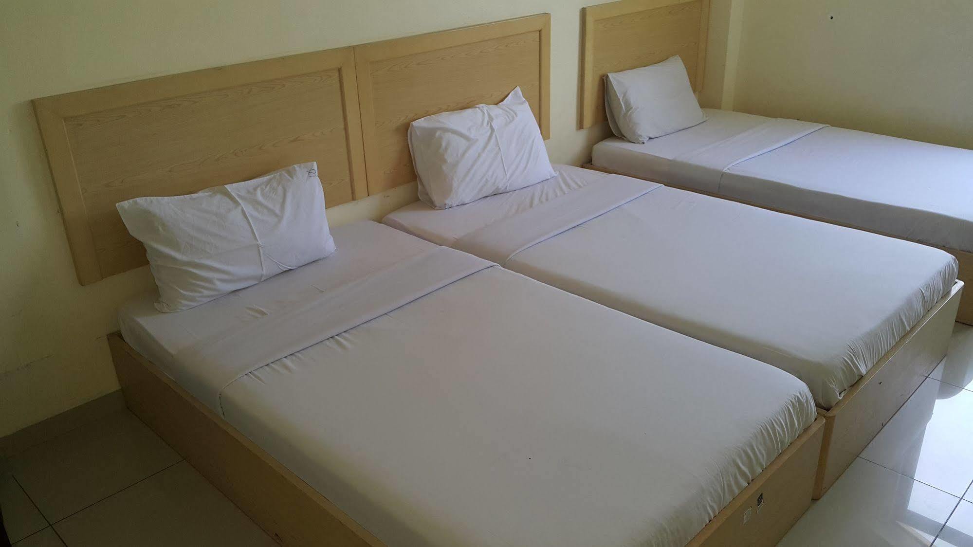 Oyo 301 River Inn Hotel Butterworth Esterno foto
