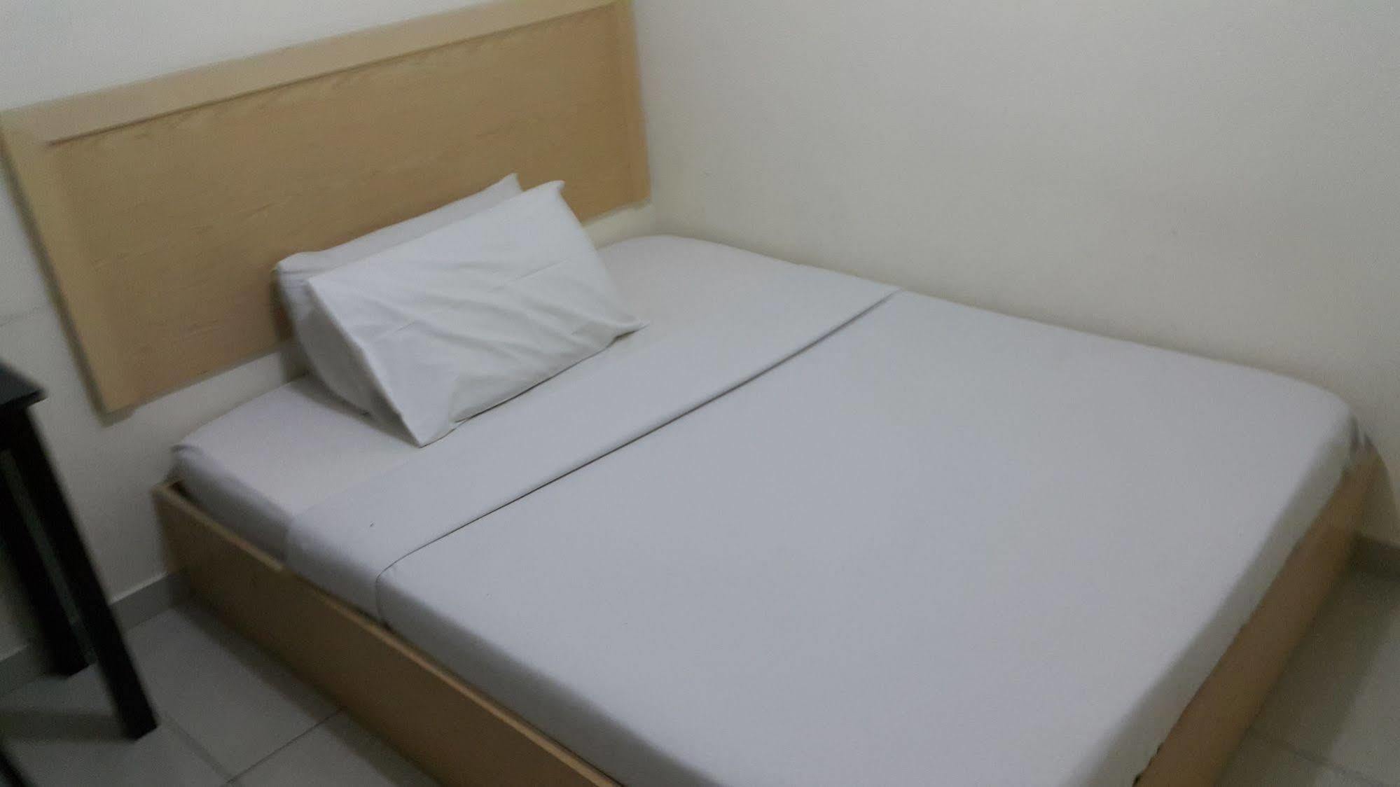 Oyo 301 River Inn Hotel Butterworth Esterno foto