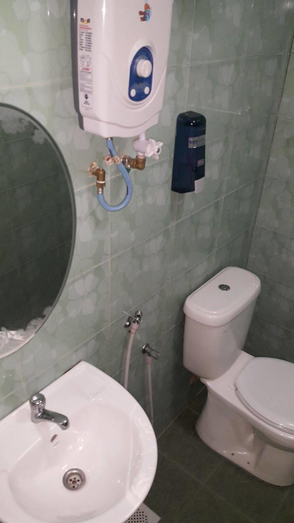 Oyo 301 River Inn Hotel Butterworth Esterno foto