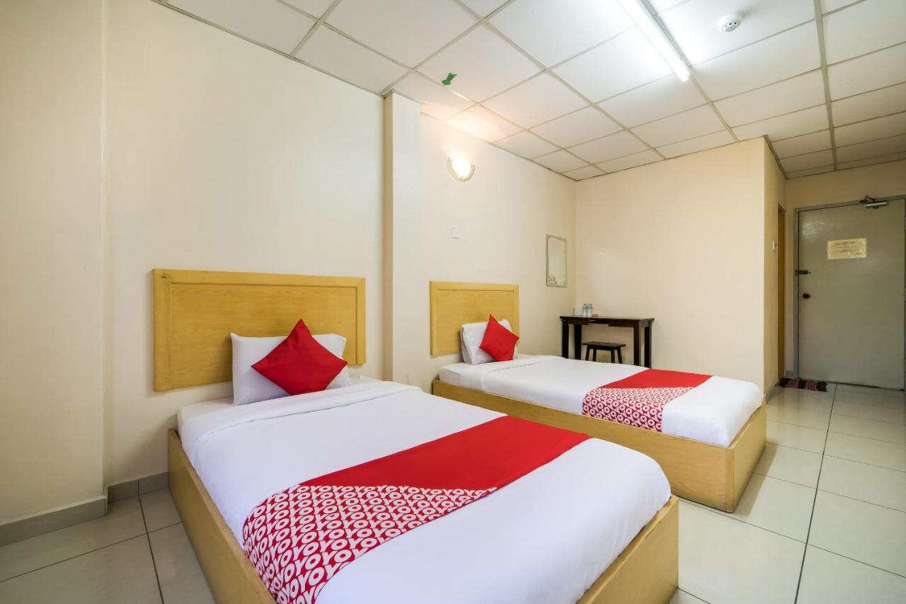 Oyo 301 River Inn Hotel Butterworth Esterno foto