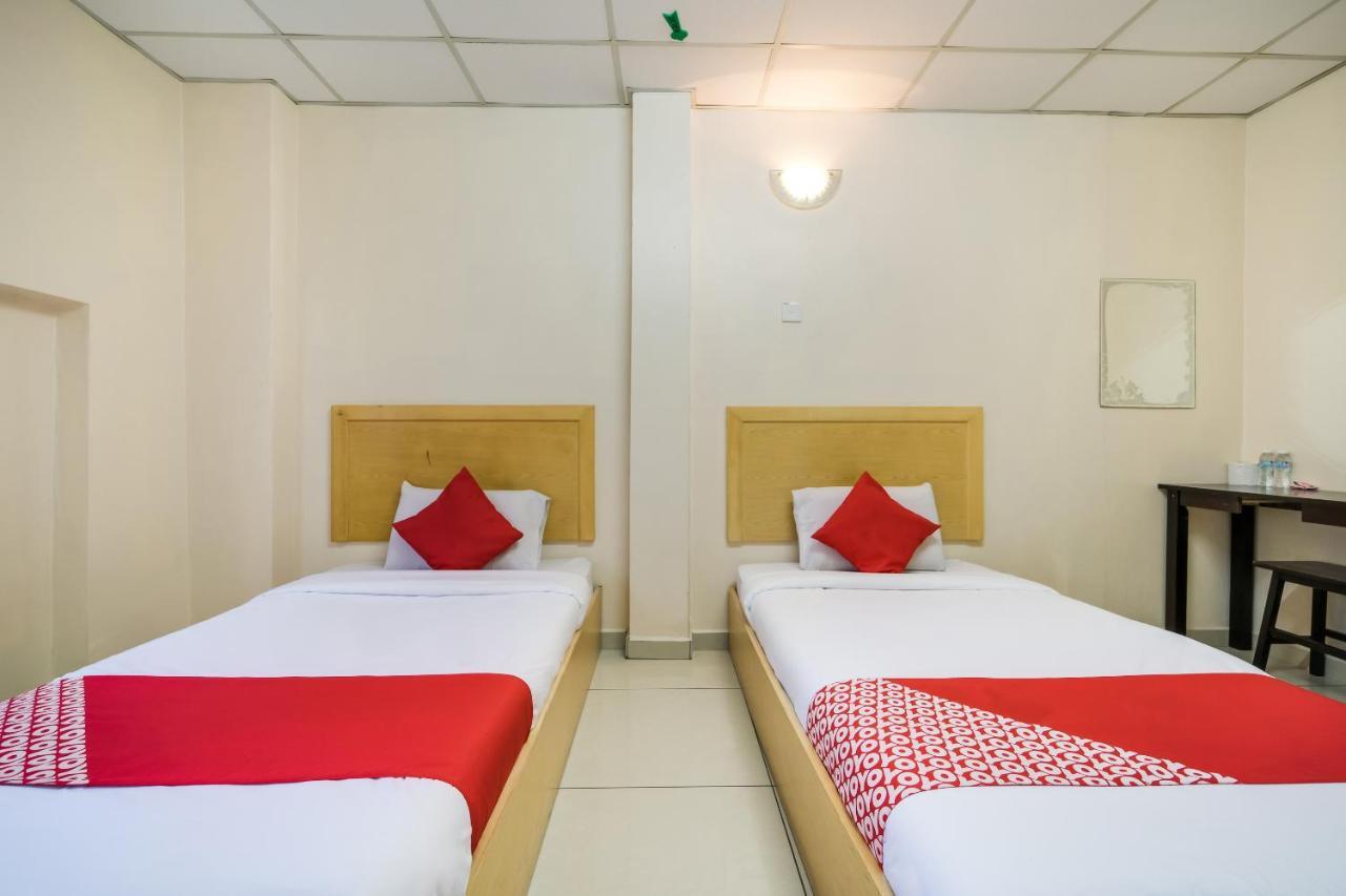 Oyo 301 River Inn Hotel Butterworth Esterno foto