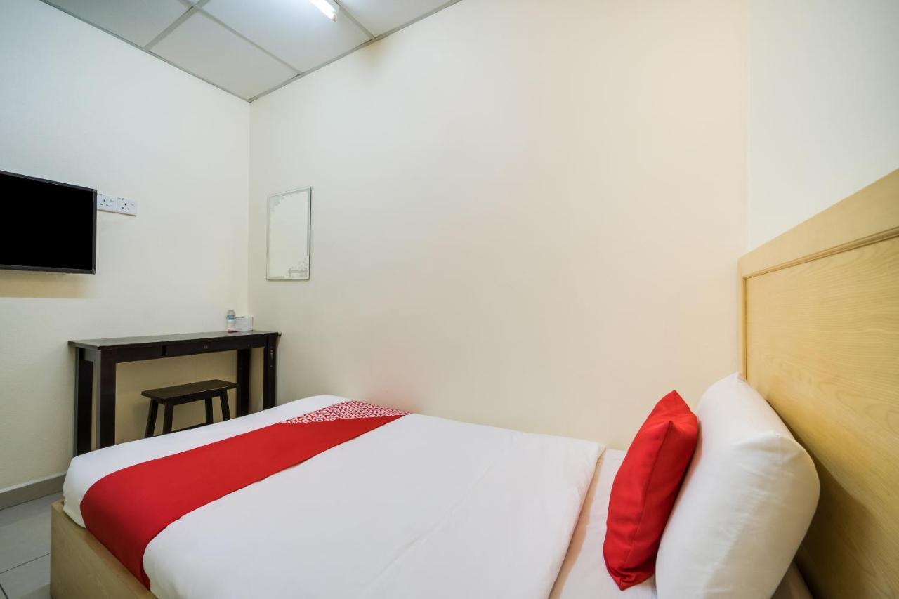 Oyo 301 River Inn Hotel Butterworth Esterno foto