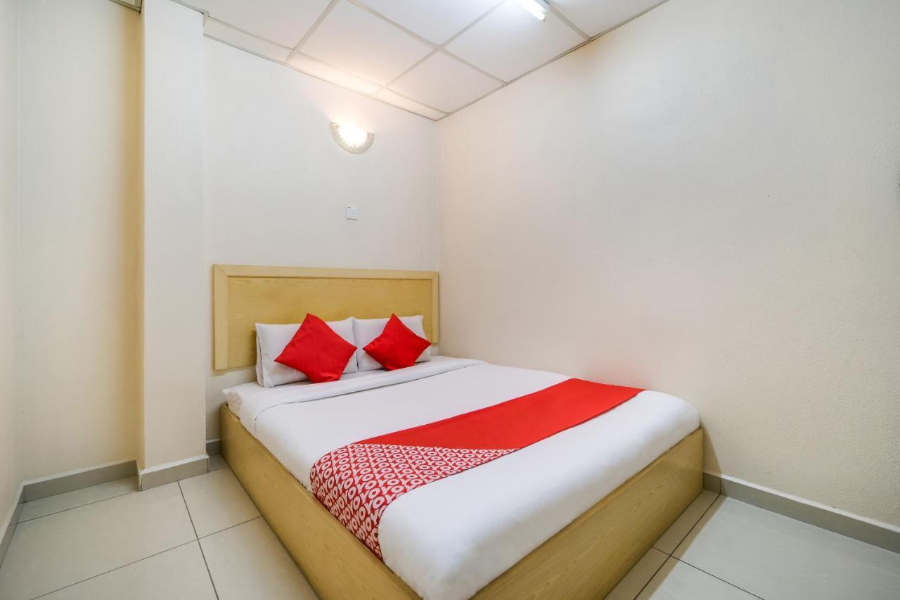 Oyo 301 River Inn Hotel Butterworth Esterno foto