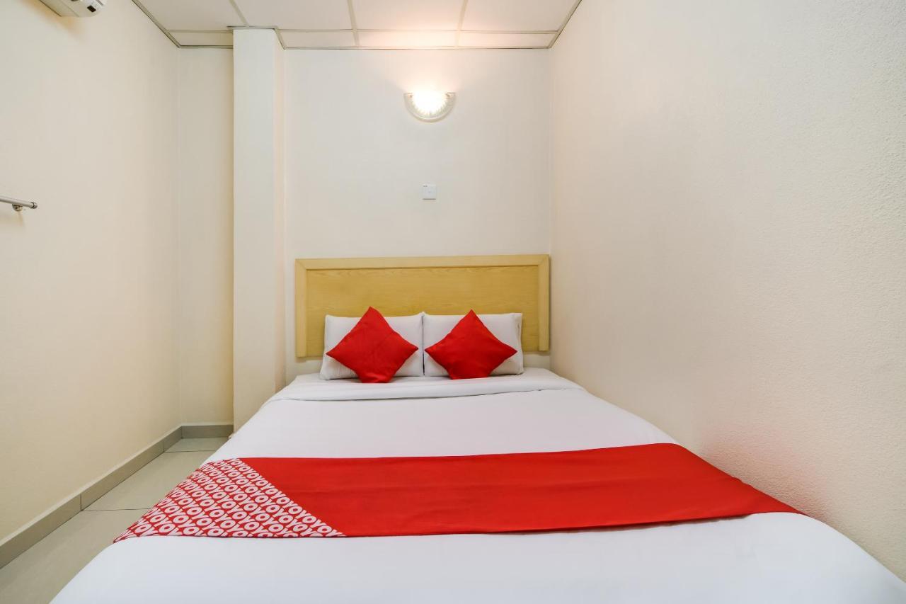 Oyo 301 River Inn Hotel Butterworth Esterno foto
