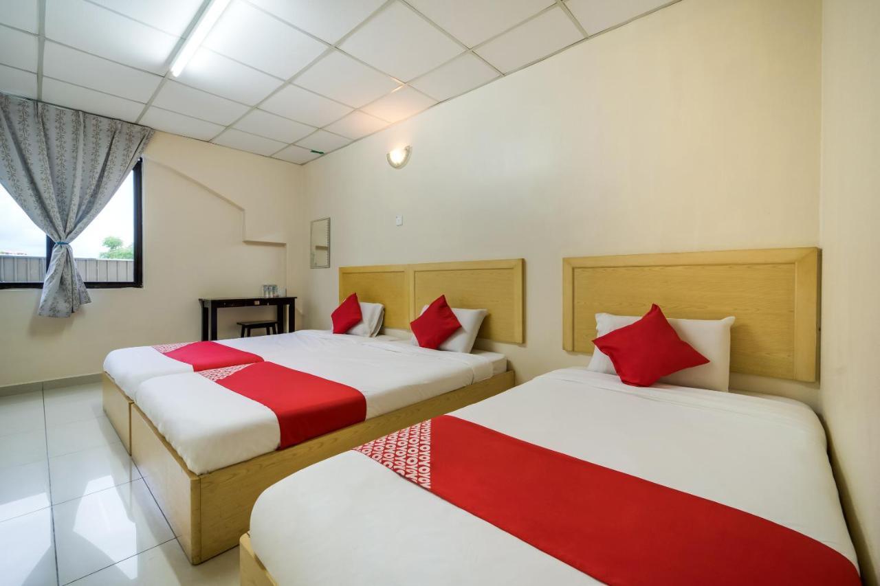 Oyo 301 River Inn Hotel Butterworth Esterno foto