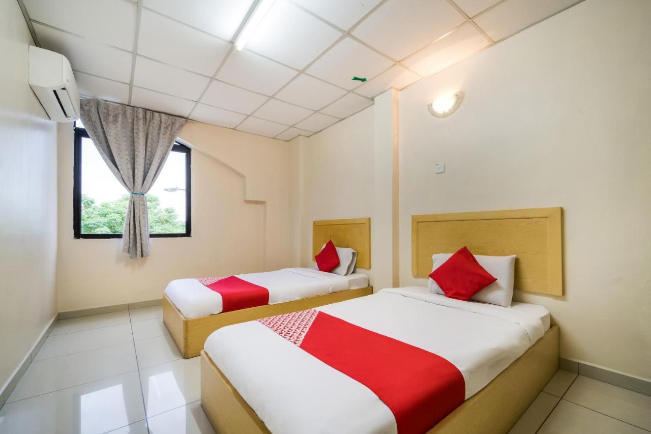 Oyo 301 River Inn Hotel Butterworth Esterno foto