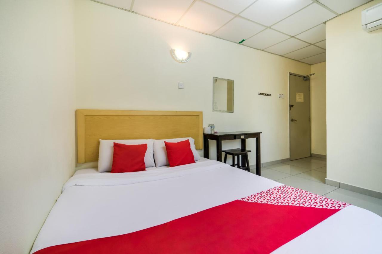 Oyo 301 River Inn Hotel Butterworth Esterno foto