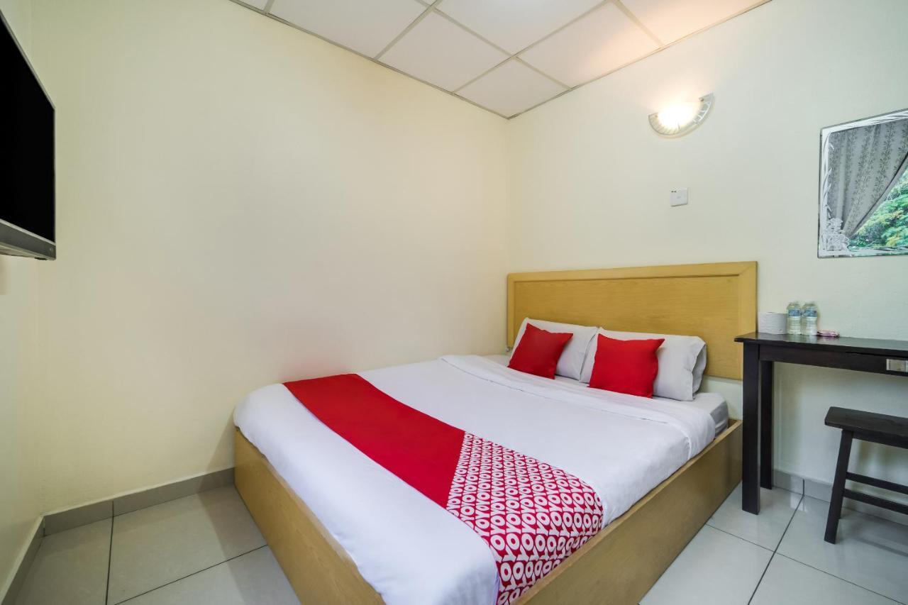 Oyo 301 River Inn Hotel Butterworth Esterno foto
