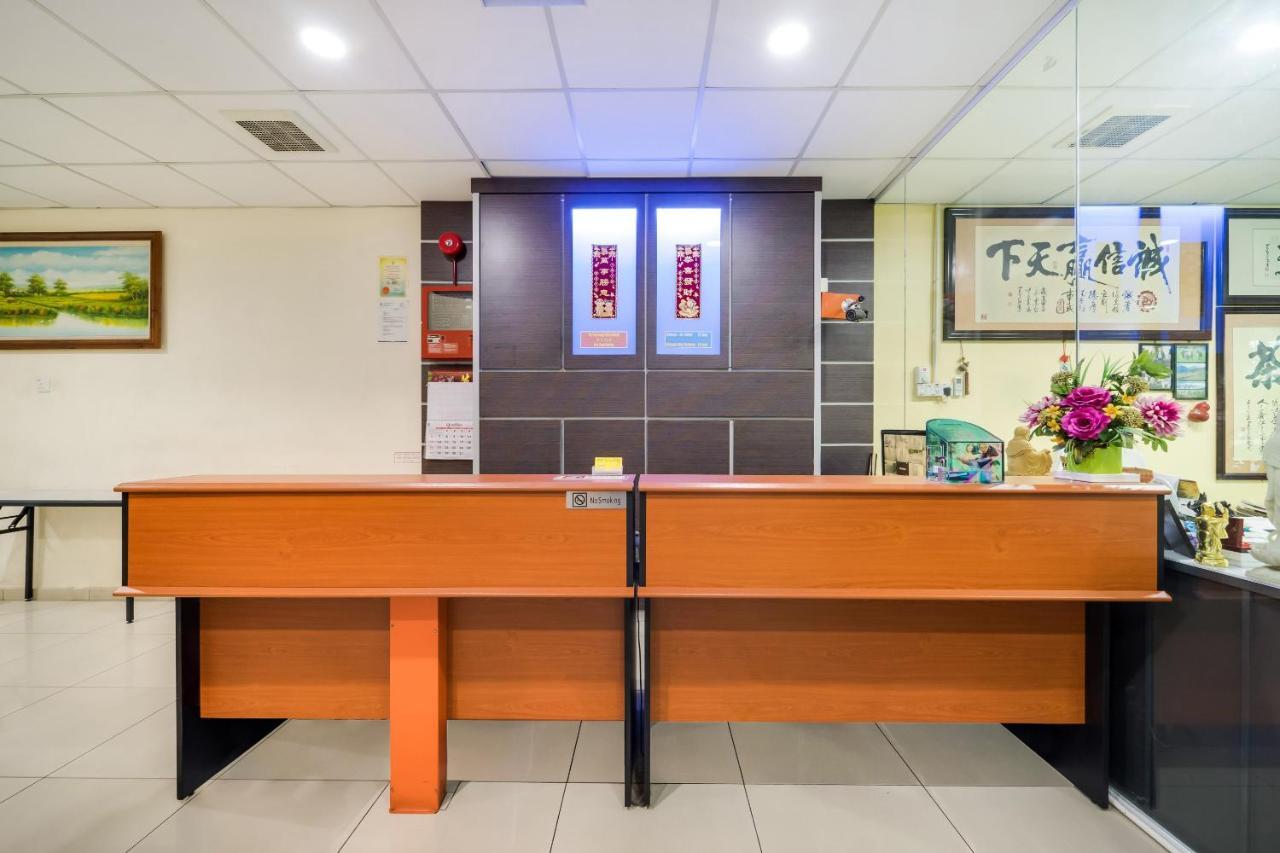 Oyo 301 River Inn Hotel Butterworth Esterno foto